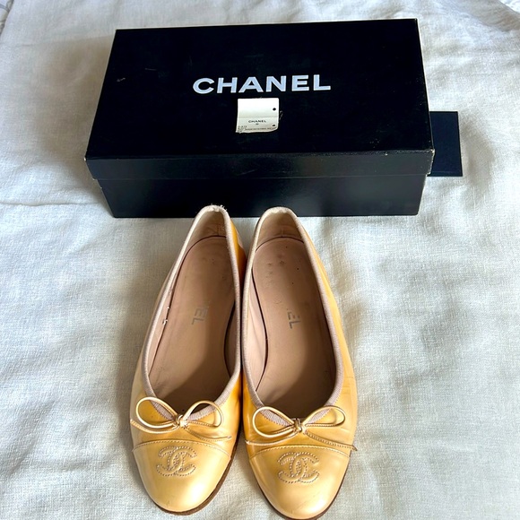 Authentic CHANEL flats! Size 36.5 comes with original Chanel box. - Picture 1 of 4